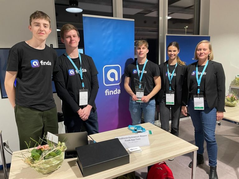 Mehr über den Artikel erfahren Schülerfirma Finda gewinnt IT-Cares Award der IT-Achse!