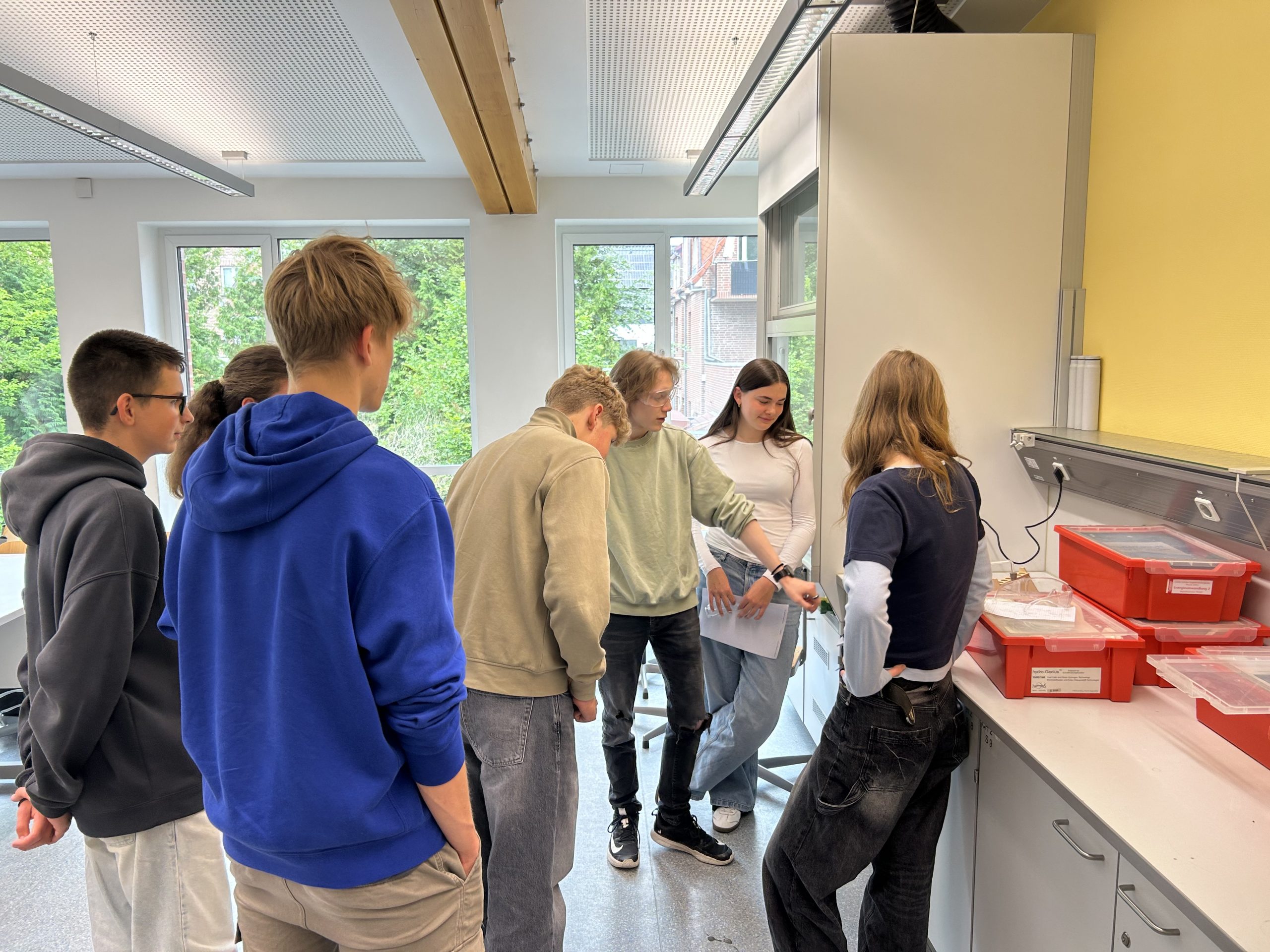 Mehr über den Artikel erfahren Chemie Lk-Schüler als Experten