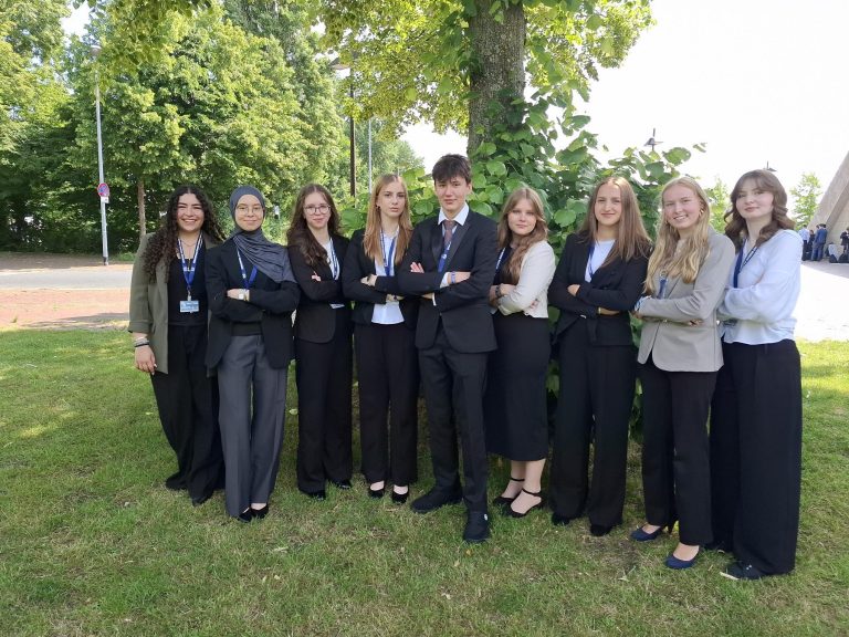 Mehr über den Artikel erfahren Unsere Schule bei OLMUN 2025- Politik erleben und gestalten